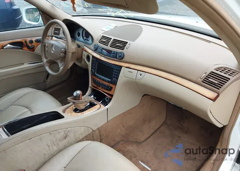 2008 Mercedes-Benz E 350 4Matic z USA, uszkodzony, nr VIN WDBUF87X28B219042